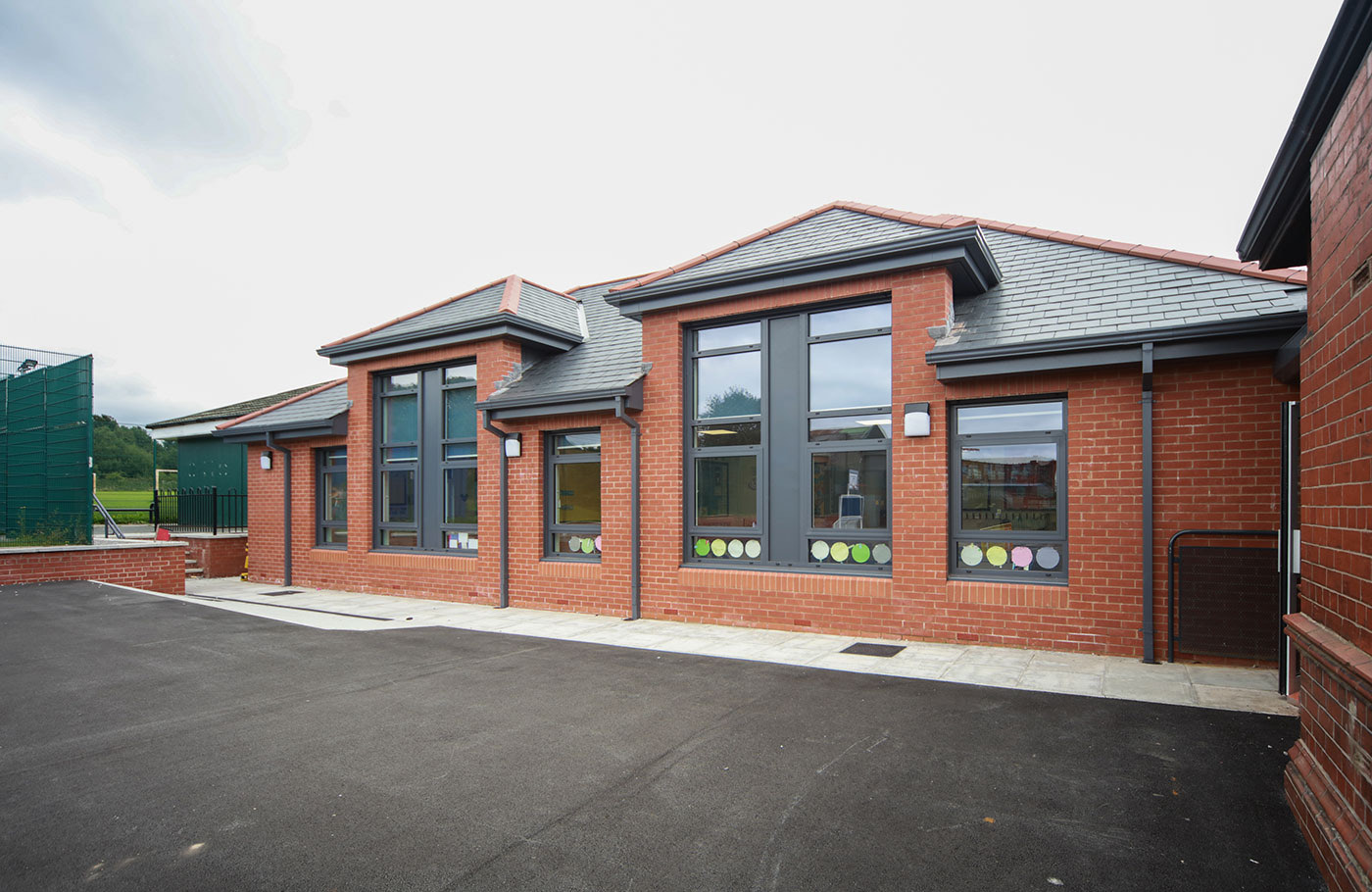 Castleton Primary School: completed schools & education project by PLP Construction